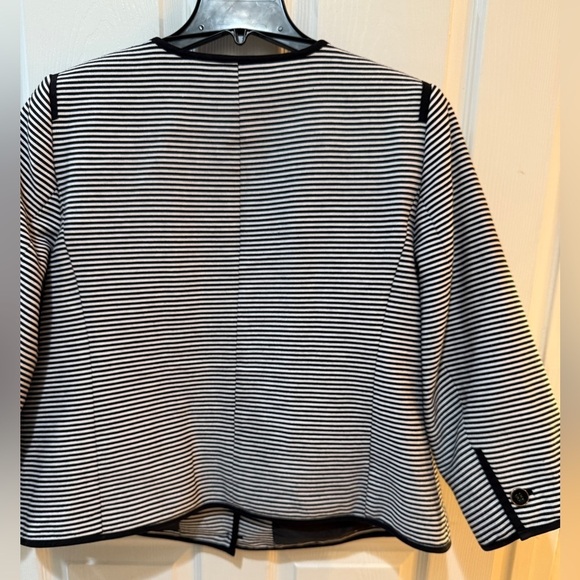 Talbots Woman Black and White Blazer with Tailored Silhouette Size 18 W - Picture 6 of 7